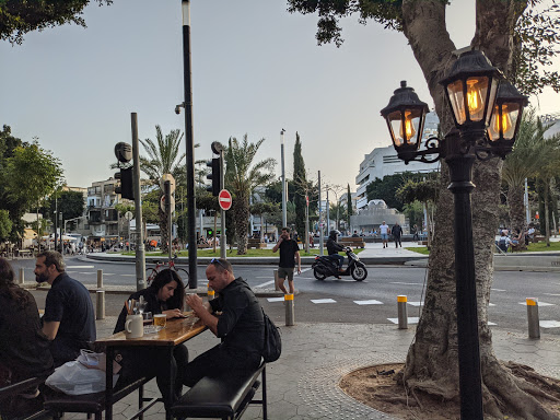 Bars to work in Tel Aviv