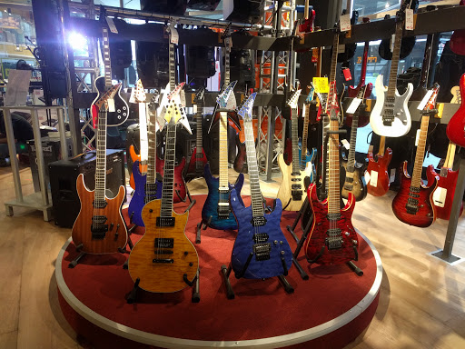 Guitar shops in Tel Aviv
