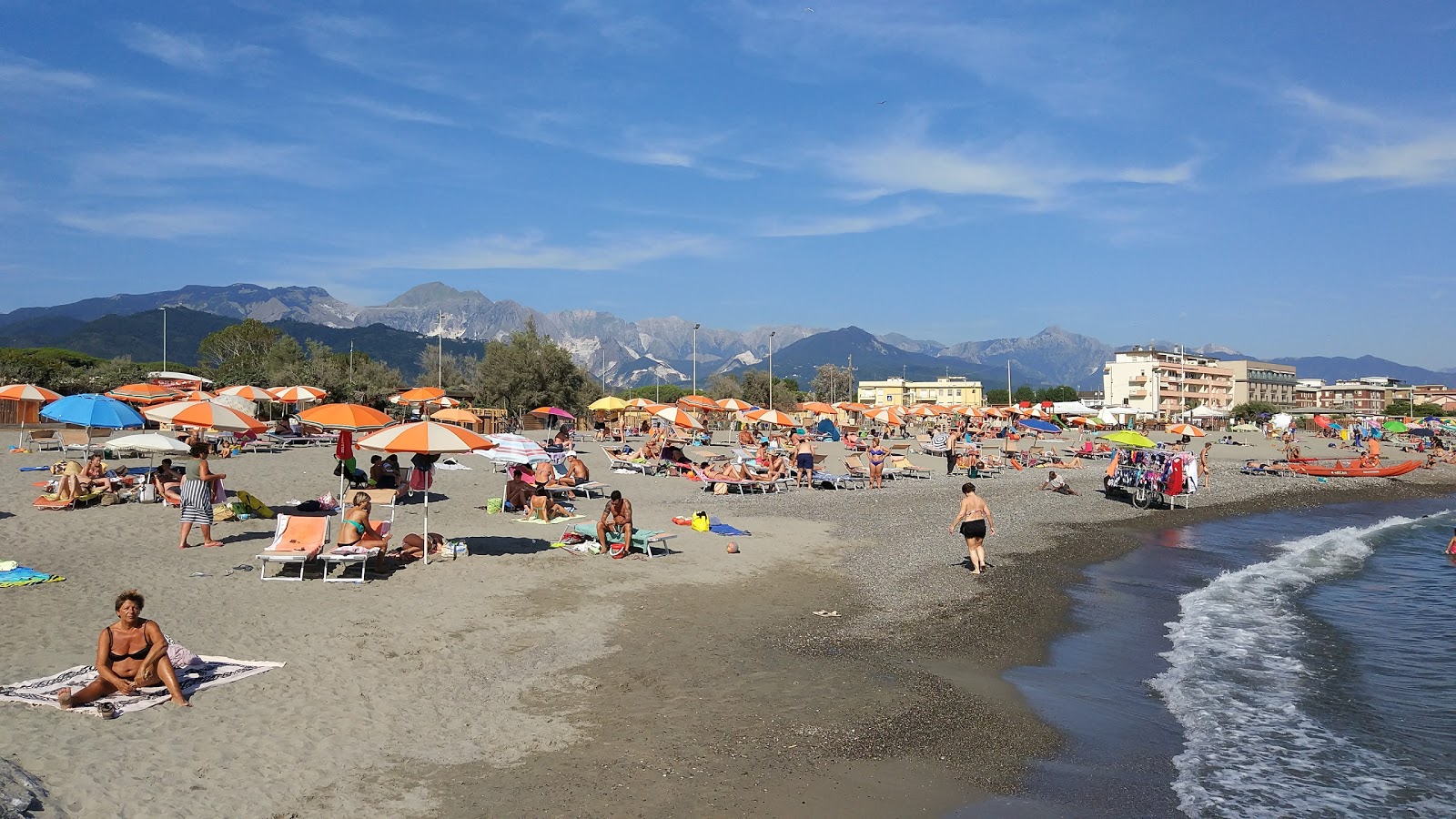 Foto de Spiaggia di Marinella di Sarzana área de complejo turístico de playa