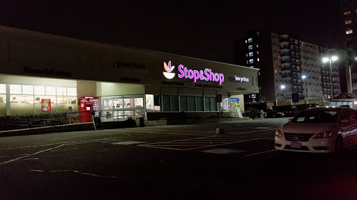 Grocery Store «Stop & Shop», reviews and photos, 105 Alewife Brook Pkwy, Somerville, MA 02144, USA