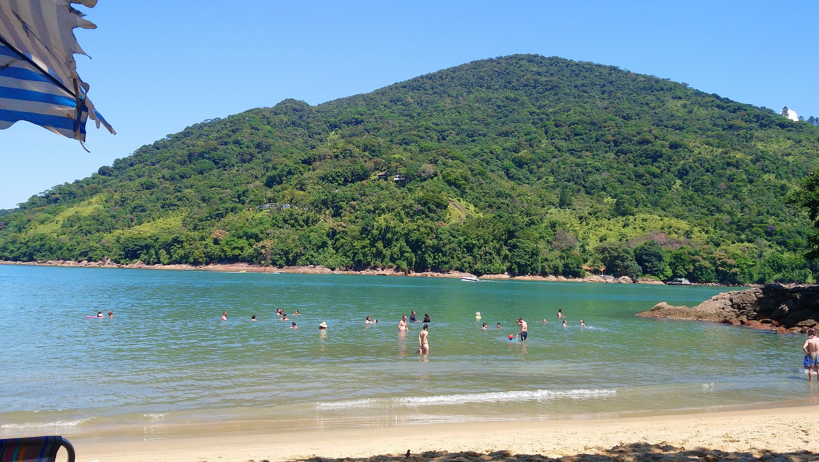 Praia da Santa Rita的照片 带有碧绿色水表面