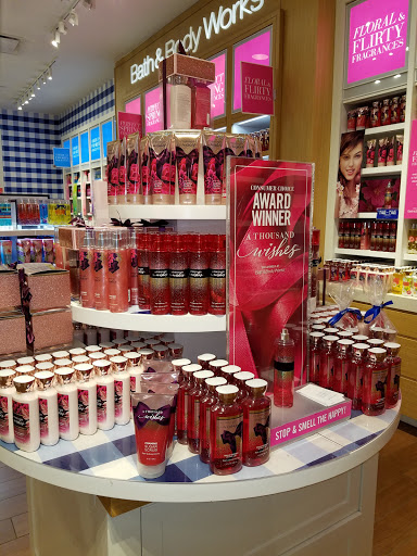 Shopping Mall «Deptford Mall», reviews and photos, 1750 Deptford Center Rd, Deptford Township, NJ 08096, USA