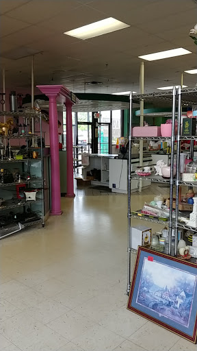 Thrift Store «USA Family Thrift», reviews and photos, 4470 S 108th St, Greenfield, WI 53228, USA