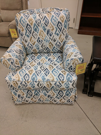 Furniture Store «Raymour & Flanigan Furniture and Mattress Store», reviews and photos, 100 Highland Ave, Seekonk, MA 02771, USA