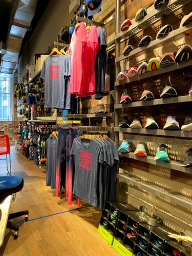 Sporting Goods Store «Fleet Feet Sports - Old Town», reviews and photos, 1620 N Wells St, Chicago, IL 60614, USA