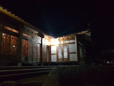 Photos of 동트는집