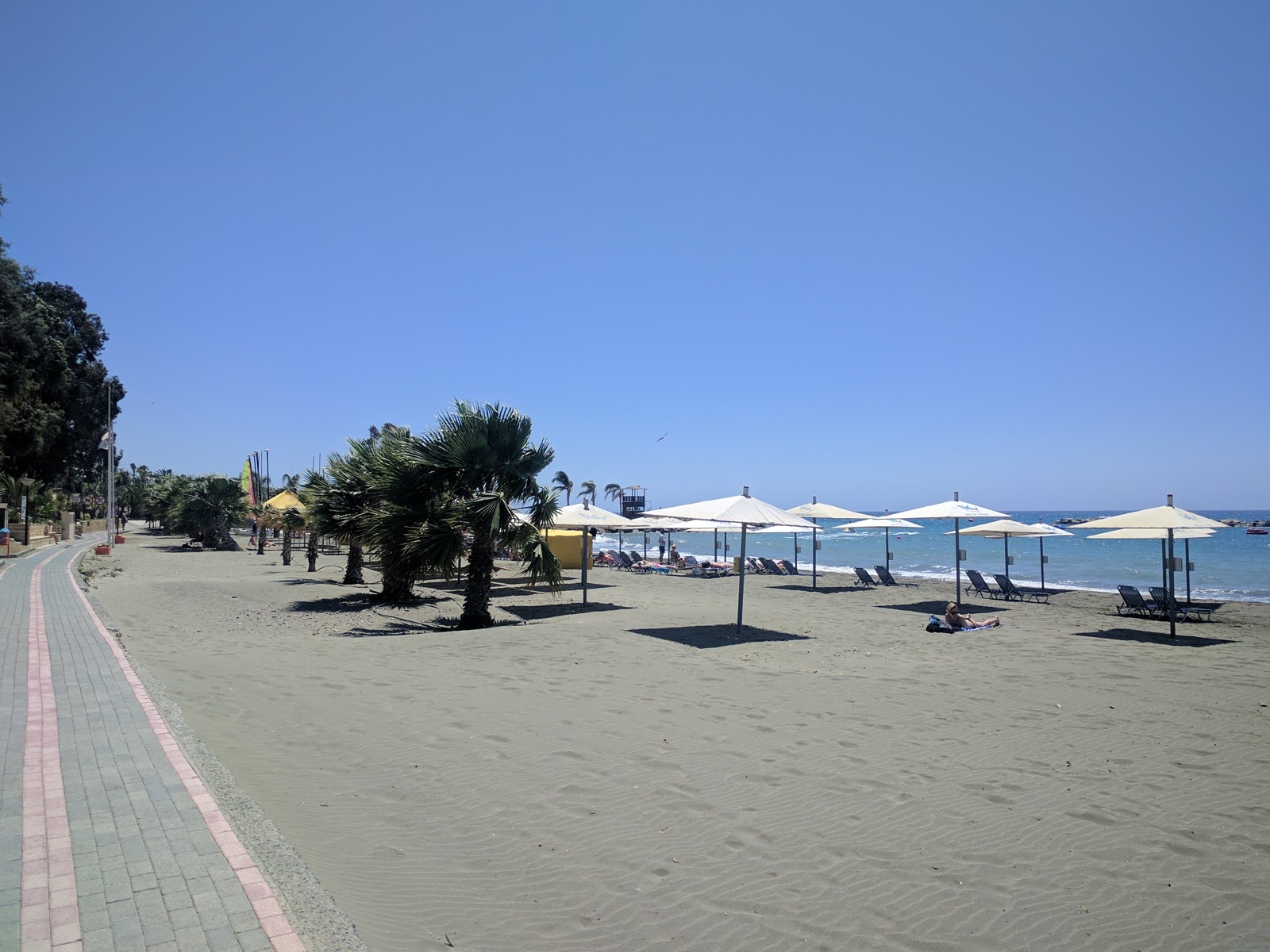Foto von Vouppa Beach - Blue Flag mit sehr sauber Sauberkeitsgrad