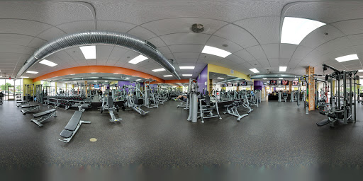 Health Club «Onelife Fitness - Newport News 24 Hour Xpress Gym», reviews and photos, 11805 Fountain Way, Newport News, VA 23606, USA