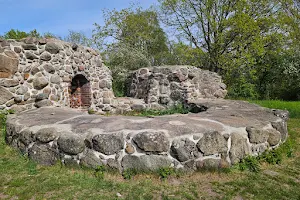 Lyckå Slottsruin image