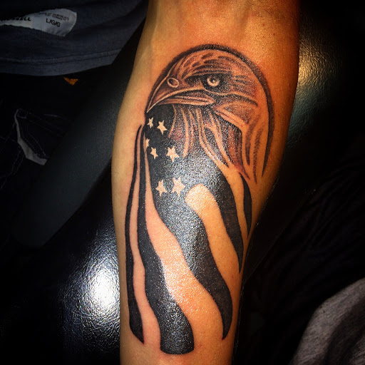 Tattoo Shop «A Touch Of Color», reviews and photos, 1212 Dixwell Ave, Hamden, CT 06514, USA