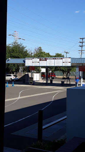 Car Wash «Pavilion Car Wash, Quick Lube & Detail Center», reviews and photos, 2334 Fair Oaks Blvd, Sacramento, CA 95825, USA