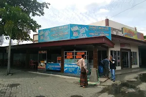 Kurnia Jawa Timur Restaurant & souvenirs image