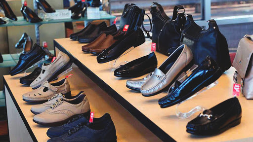 Shoe Store «VanHoecks Footwear», reviews and photos, 1144 E Paris Ave SE, Grand Rapids, MI 49546, USA
