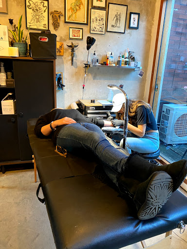 Tattoo Shop «Fleur Noire Tattoo Parlour», reviews and photos, 439 Metropolitan Ave, Brooklyn, NY 11211, USA