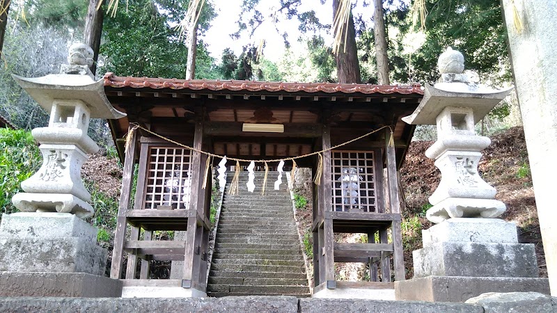 鶴亀山 聖神社