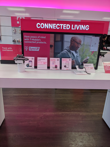 Cell Phone Store «T-Mobile», reviews and photos, 2431 US-1, North Brunswick Township, NJ 08902, USA