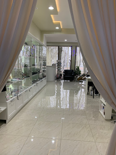 Manicure pedicure places in Donetsk