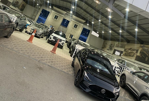 معرض سالم العنزي للسيارات 