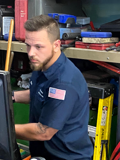 Auto Repair Shop «Greitens Auto Service», reviews and photos, 5804 W Bluemound Rd, Milwaukee, WI 53213, USA