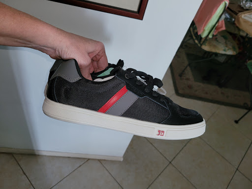 Clothing Store «Ross Dress for Less», reviews and photos, 921 E Commercial Blvd, Oakland Park, FL 33334, USA