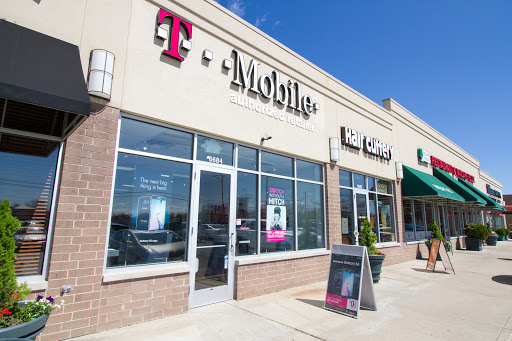 T-Mobile, 6684 Joliet Rd, Countryside, IL 60525, USA, 
