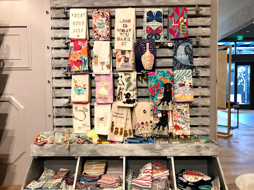 Computer Store «Apple University Village», reviews and photos, 2656 NE University Village St, Seattle, WA 98105, USA