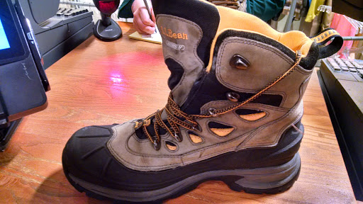 Clothing Store «L.L. Bean Outlet», reviews and photos, 31 Gusabel Ave, Nashua, NH 03063, USA