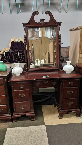 Consignment Shop «Retreat Home & Lifestyle Resale Store», reviews and photos, 1501 US-190, Covington, LA 70433, USA
