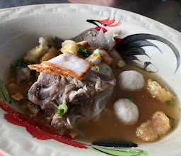 ก๋วยเตี๋ยวหมูมะขามทอง photo