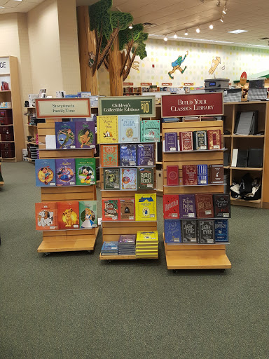 Book Store «Barnes & Noble», reviews and photos, 3050 Beeline Rd, Holland, MI 49424, USA