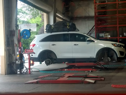 Tire Shop «Discount Tire Store - Kirkland, WA», reviews and photos, 12410 NE 124th St, Kirkland, WA 98034, USA