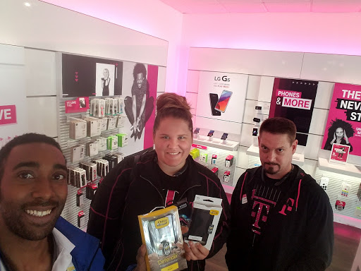 Cell Phone Store «T-Mobile», reviews and photos, 6351 Mayfield Rd, Mayfield Heights, OH 44124, USA