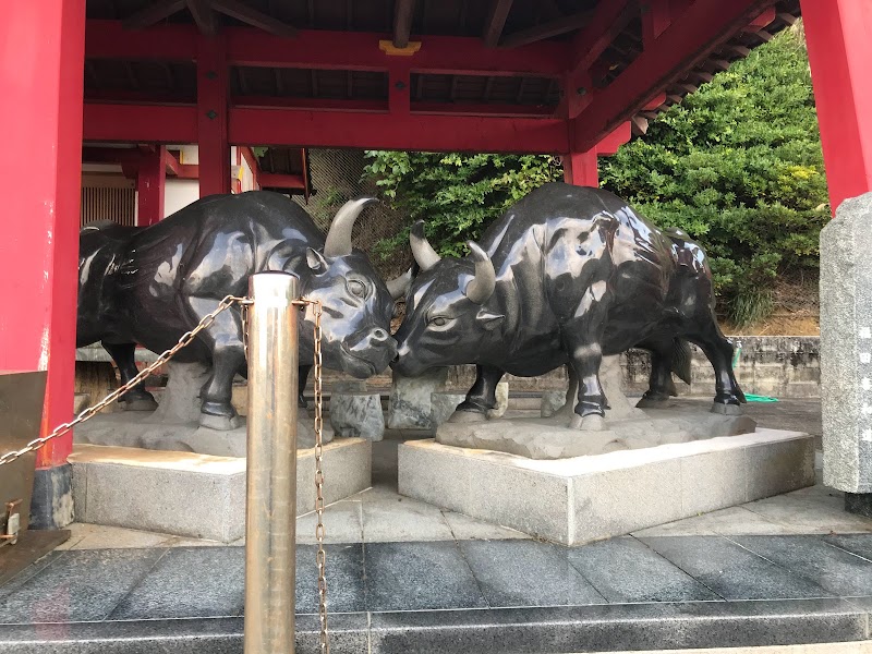 闘牛神社