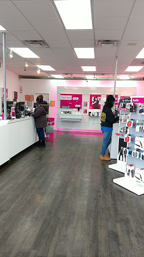 Cell Phone Store «T-Mobile», reviews and photos, 133-26 Springfield Blvd, Springfield Gardens, NY 11413, USA