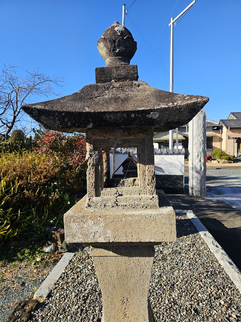 東昌寺の秋葉石灯籠