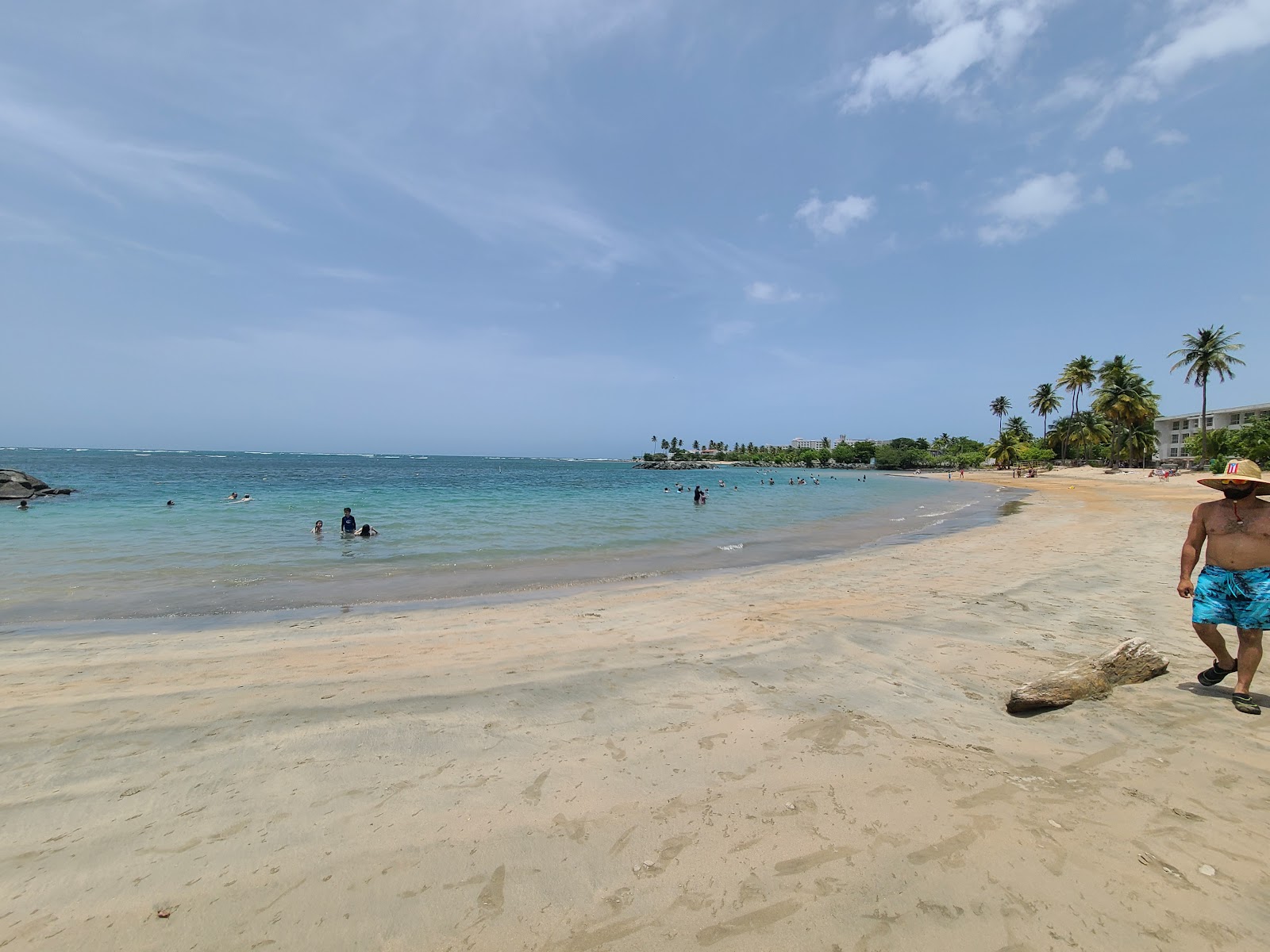 Foto von Balneario de Dorado mit beiger sand Oberfläche