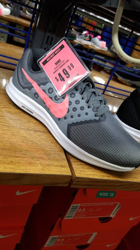 Sporting Goods Store «Big 5 Sporting Goods - Wilshire», reviews and photos, 6601 Wilshire Blvd, Los Angeles, CA 90048, USA