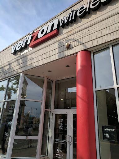 Cell Phone Store «Verizon», reviews and photos, 283 Harvard St, Brookline, MA 02446, USA