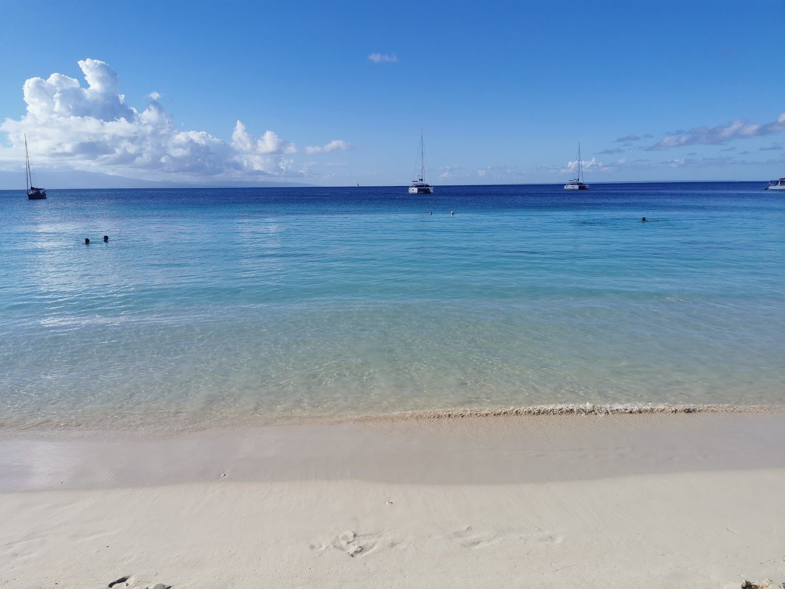 Foto de Marie Galante beach - lugar popular entre os apreciadores de relaxamento