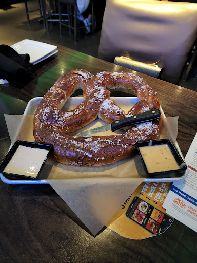 Sports Bar «Dave & Busters», reviews and photos