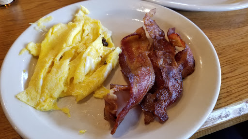 American Restaurant «Cracker Barrel Old Country Store», reviews and photos, 5580 Windward Pkwy, Alpharetta, GA 30004, USA