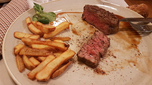 Bílá kráva - steaky a francouzská venkovská kuchyně