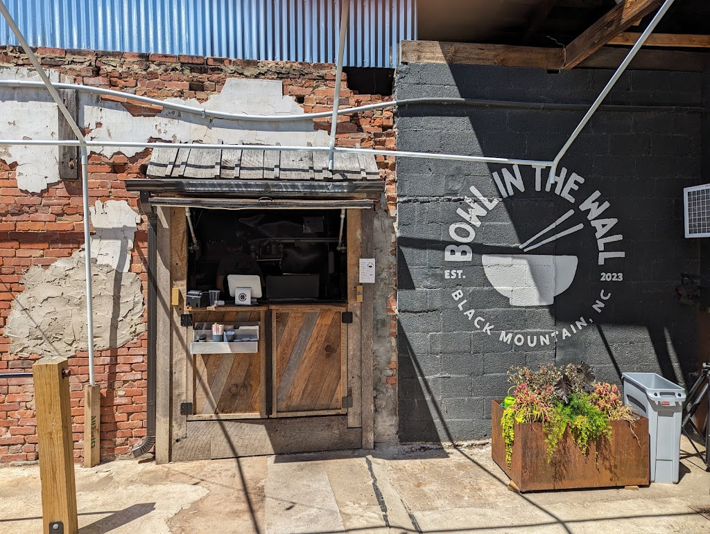 Bowl in the Wall 28711