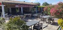 Atmosphère du Restaurant Les lauriers,anciennement la petite bouffe à Vallon-Pont-d'Arc - n°8
