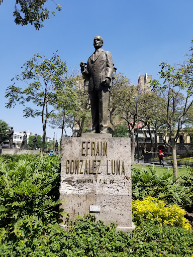 Escultura de Efraín González Luna