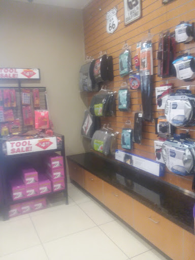 Toyota Dealer «Larry H. Miller Toyota Peoria», reviews and photos, 8633 W Bell Rd, Peoria, AZ 85382, USA