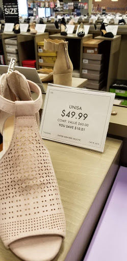 Shoe Store «DSW Designer Shoe Warehouse», reviews and photos, 17158 Redmond Way, Redmond, WA 98052, USA