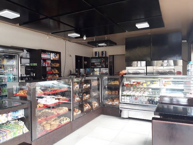 Nuestras delicias Ely panadería pastelería y cafetería - Cafetería
