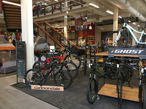 Camping Store «REI», reviews and photos, 15200 Potomac Town Pl #140, Woodbridge, VA 22191, USA