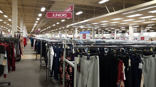 Clothing Store «Burlington Coat Factory», reviews and photos, 1555 S Lake St, Mundelein, IL 60060, USA